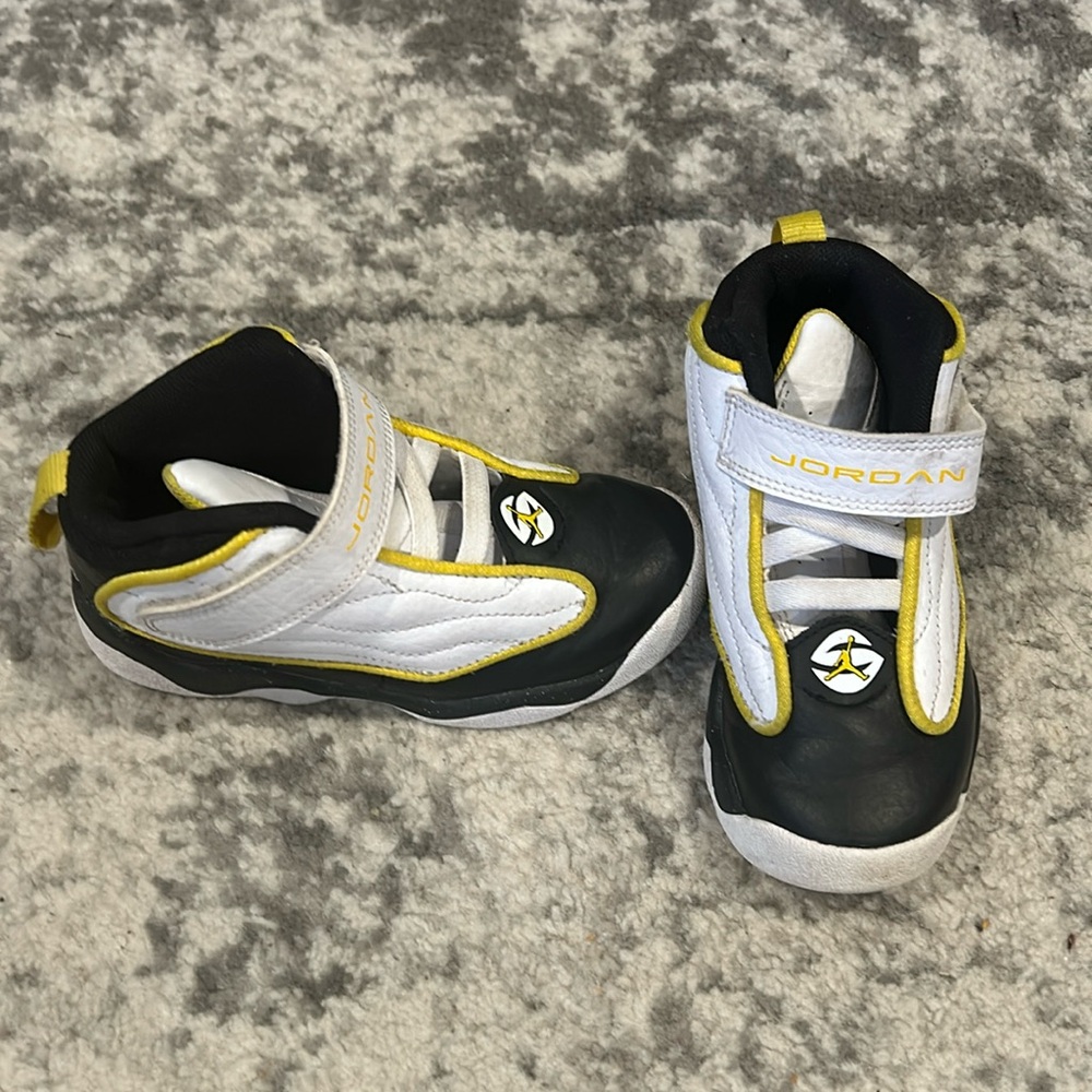 Black and Yellow Jordans 10C